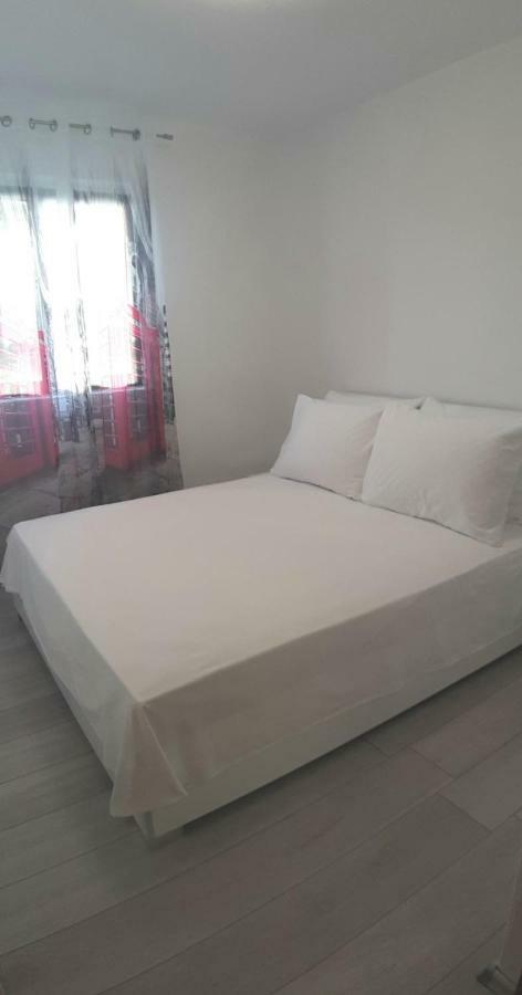 Apartments Brodarica โบรดาริตซา ภายนอก รูปภาพ